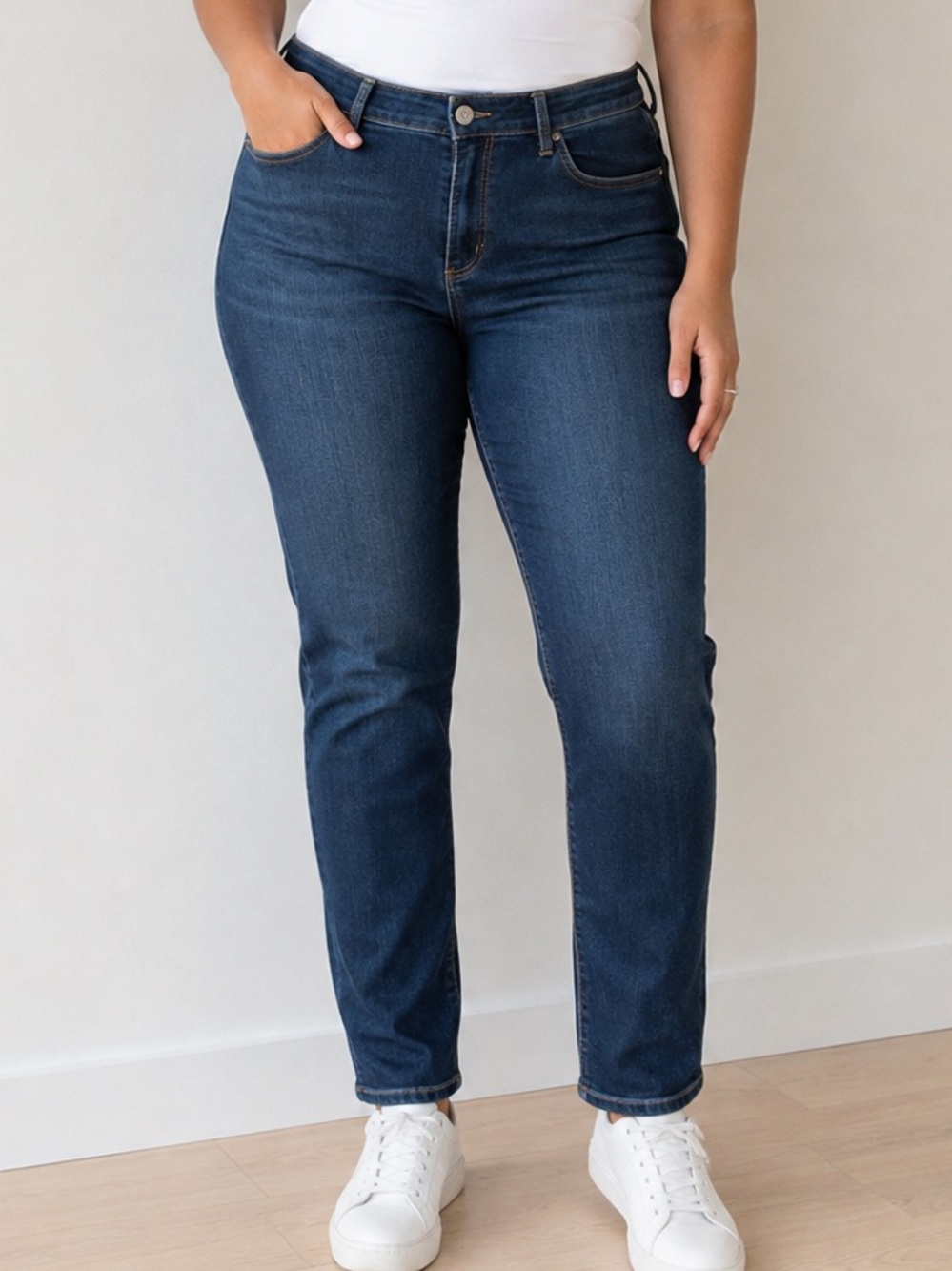 Eddie Bauer Slightly Curvy Slim Straight Jeans Size 6 Dark Wash Stretch Denim